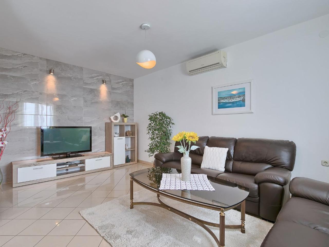 Apartment Noa Pula Luaran gambar